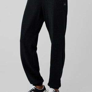 Alo Waffle Weekend Escape Jogger Black Medium - Great Condition, Often Sold Out